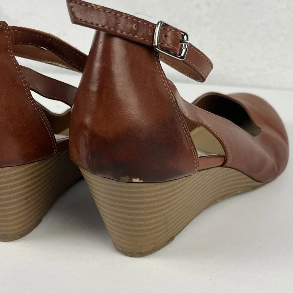 GUC Me Too Morgan Women Size 10W Tan Brown Faux Leather Ankle Strap Wedge Heels